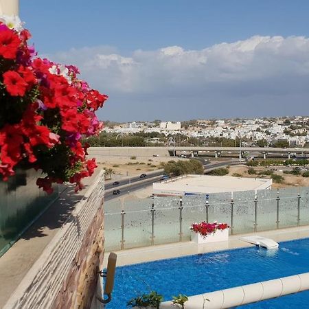 Coral Muscat Hotel And Apartments Bagian luar foto