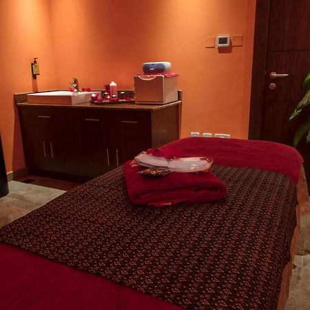 Coral Muscat Hotel And Apartments Bagian luar foto