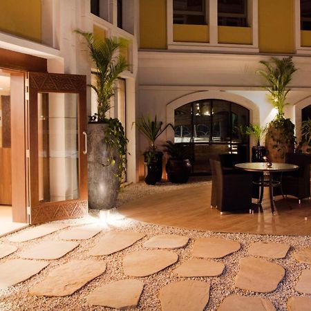 Coral Muscat Hotel And Apartments Bagian luar foto