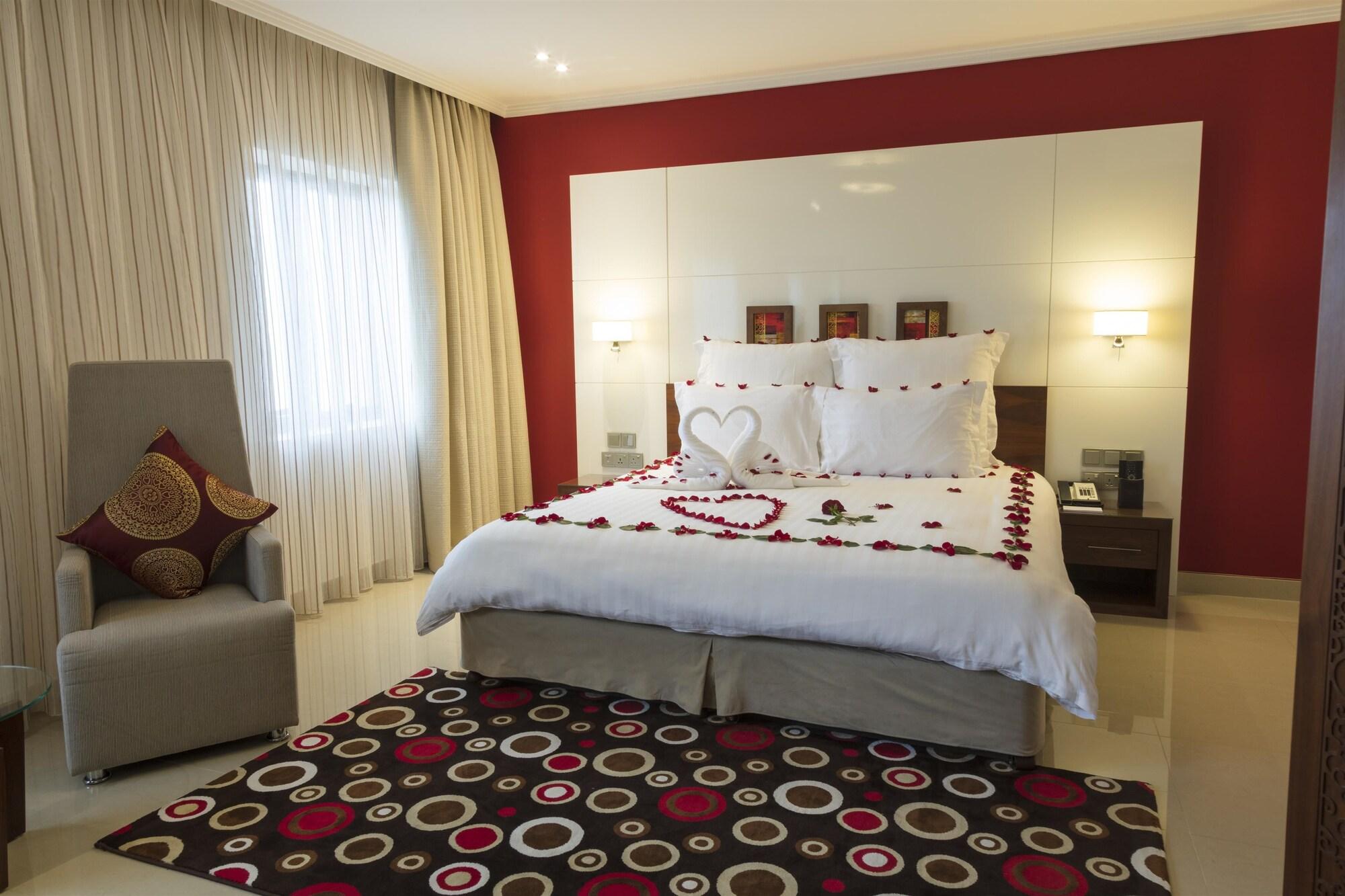Coral Muscat Hotel And Apartments Bagian luar foto