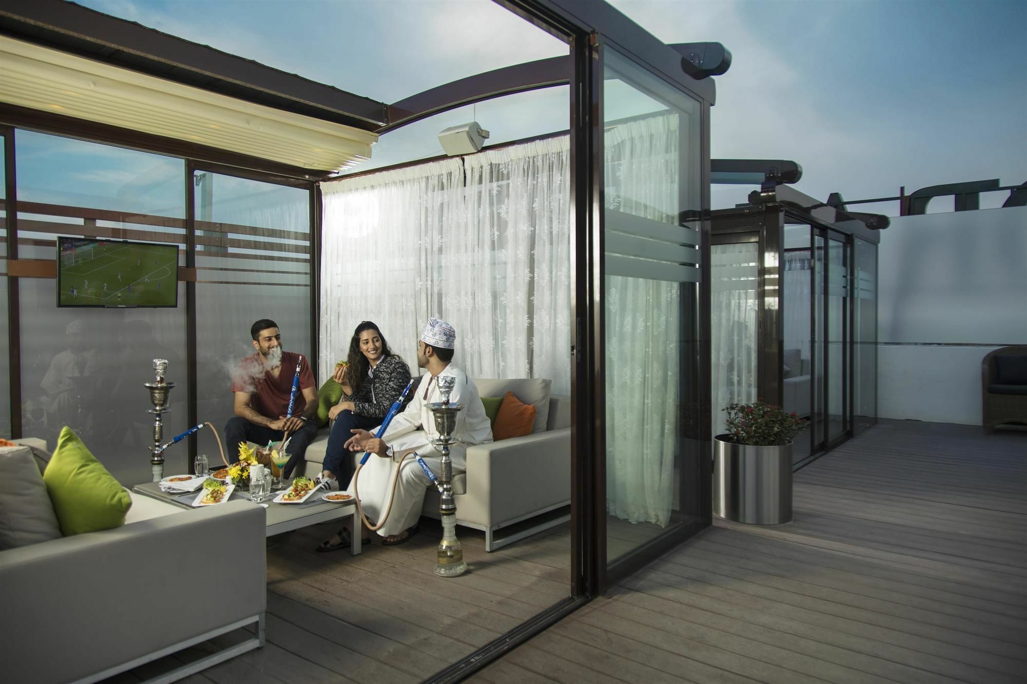 Coral Muscat Hotel And Apartments Bagian luar foto