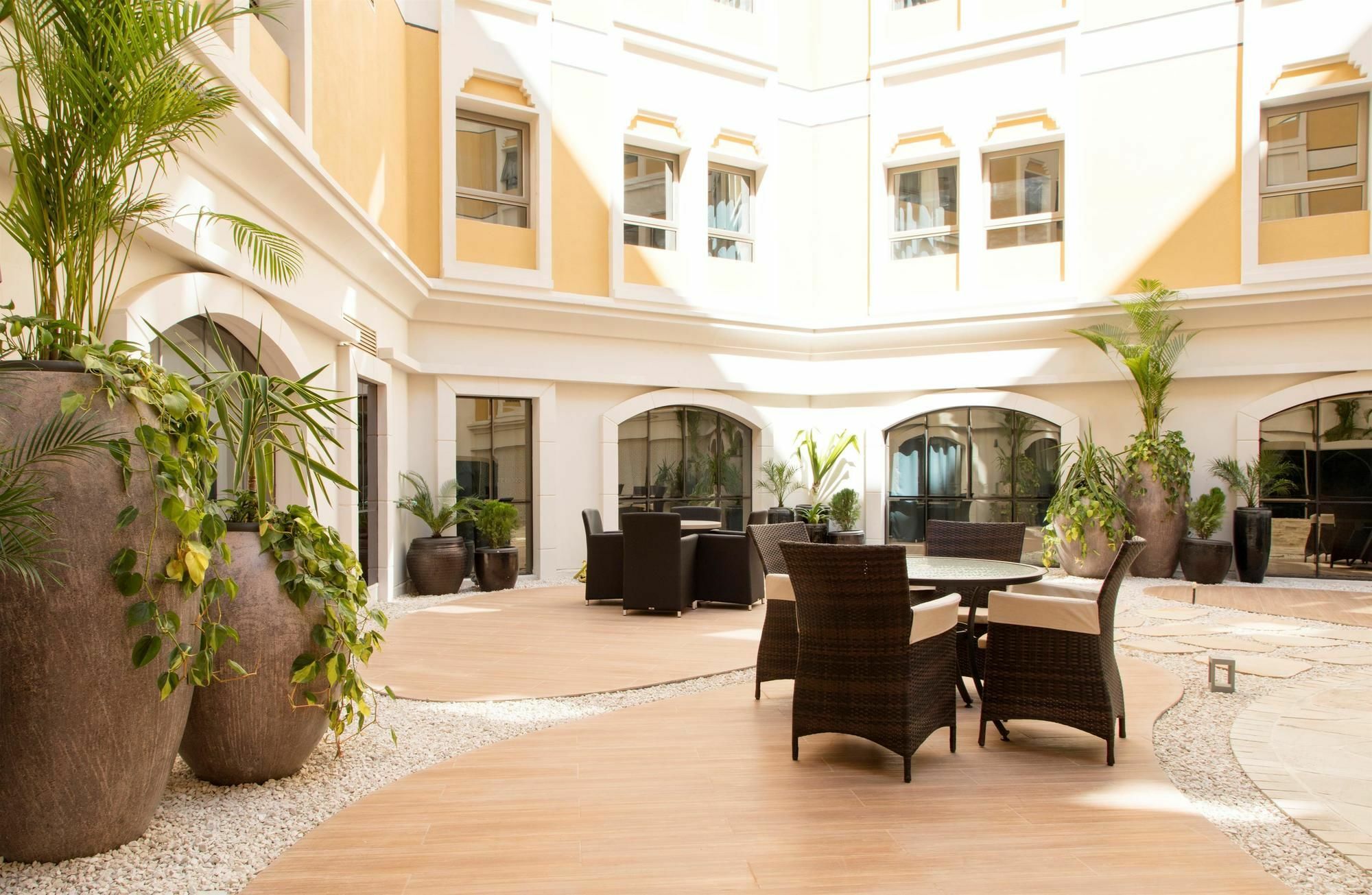 Coral Muscat Hotel And Apartments Bagian luar foto