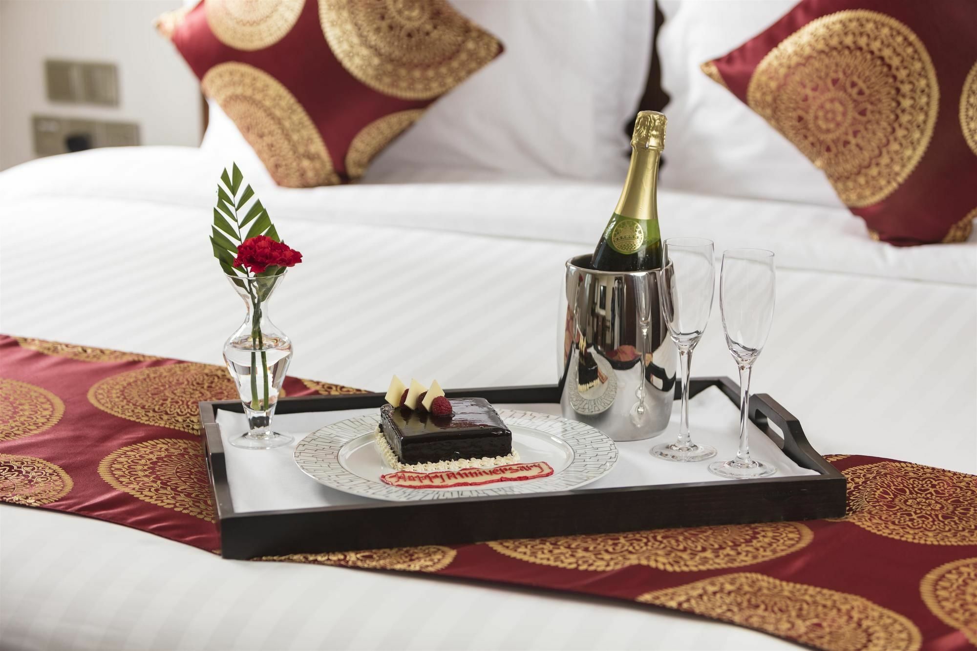 Coral Muscat Hotel And Apartments Bagian luar foto