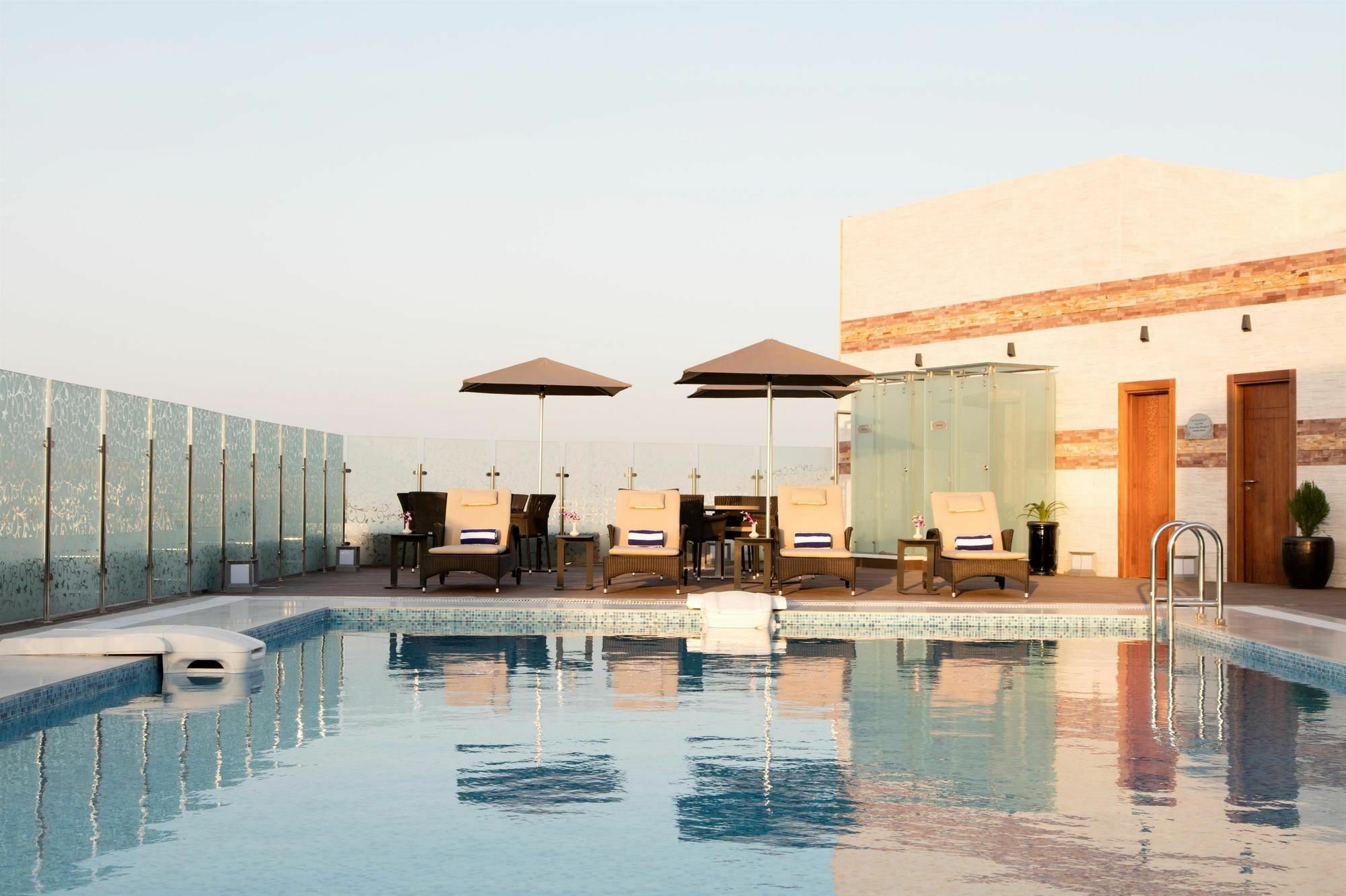 Coral Muscat Hotel And Apartments Bagian luar foto