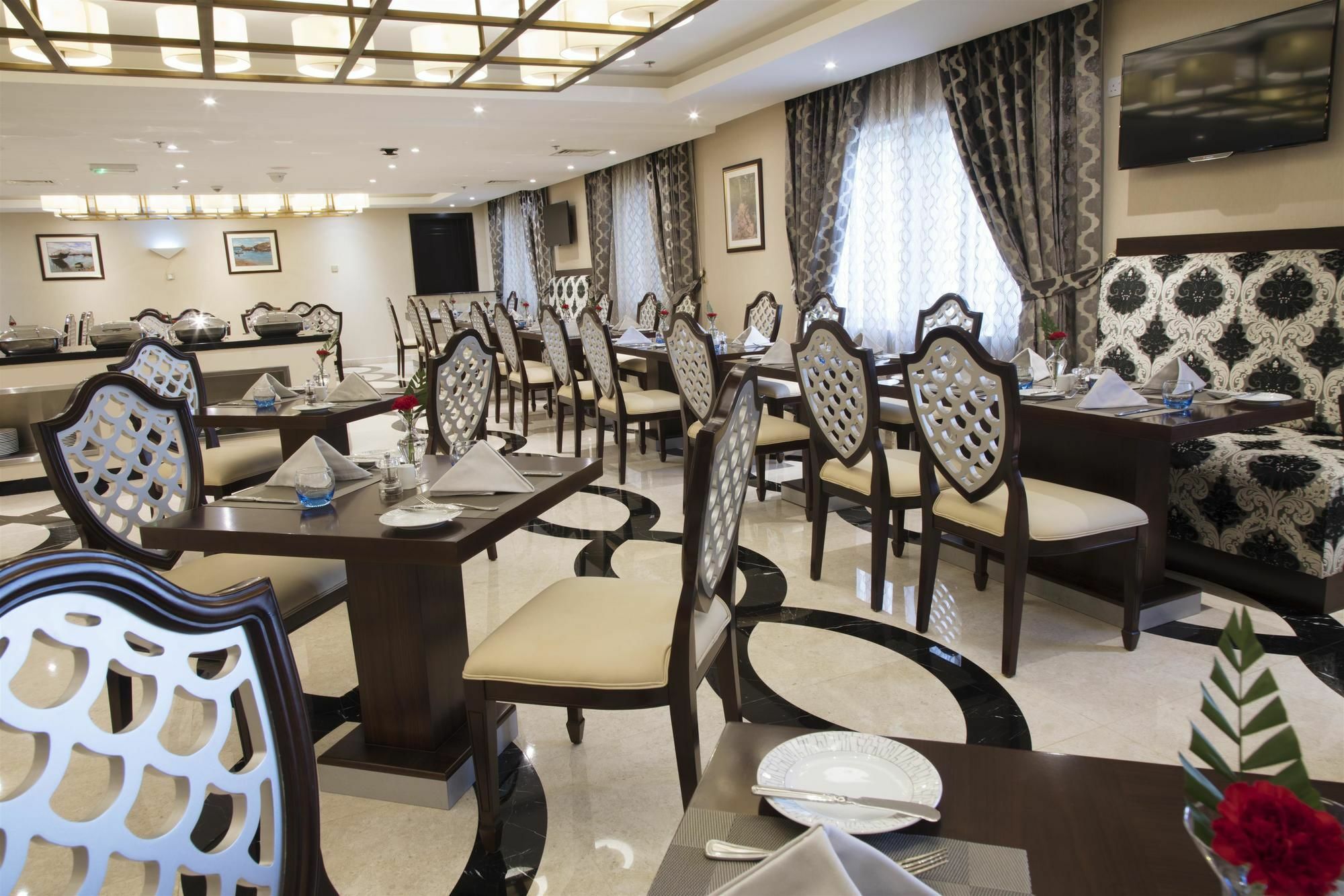Coral Muscat Hotel And Apartments Bagian luar foto