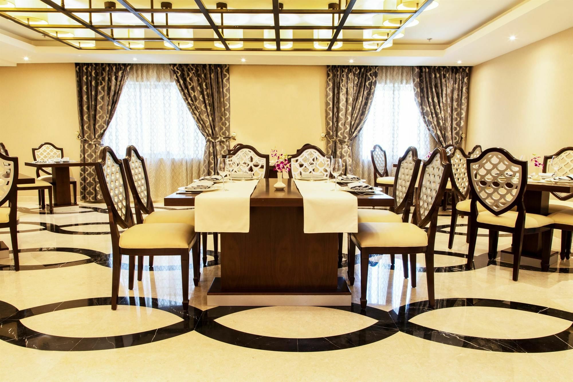 Coral Muscat Hotel And Apartments Bagian luar foto