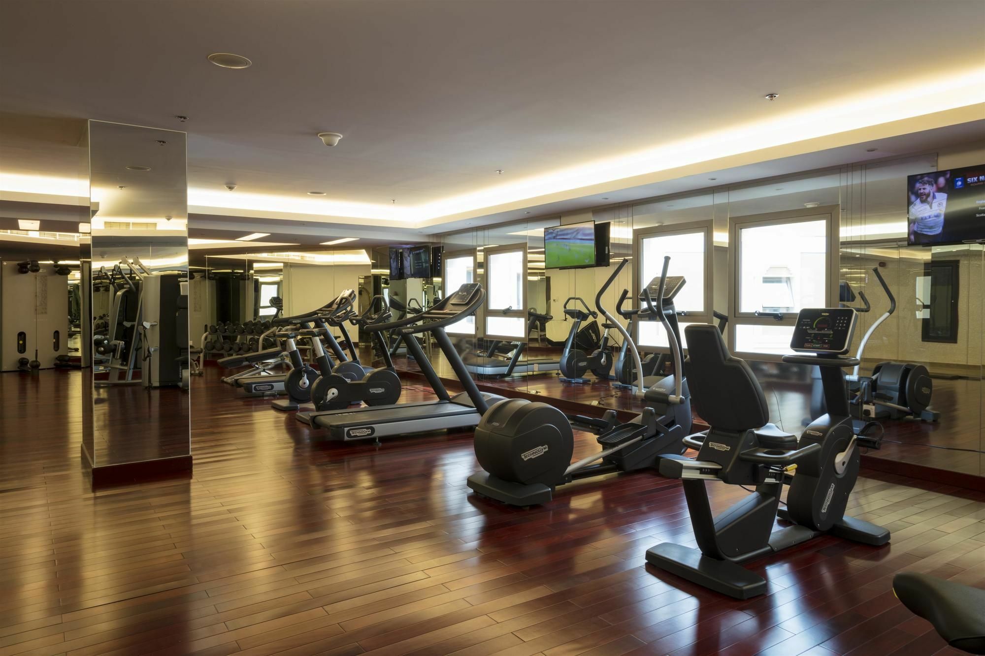 Coral Muscat Hotel And Apartments Bagian luar foto